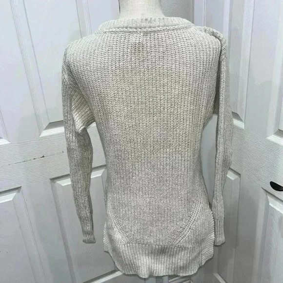 Toms Scoop neck side split sweater Adorable for layering - Picture 6 of 10